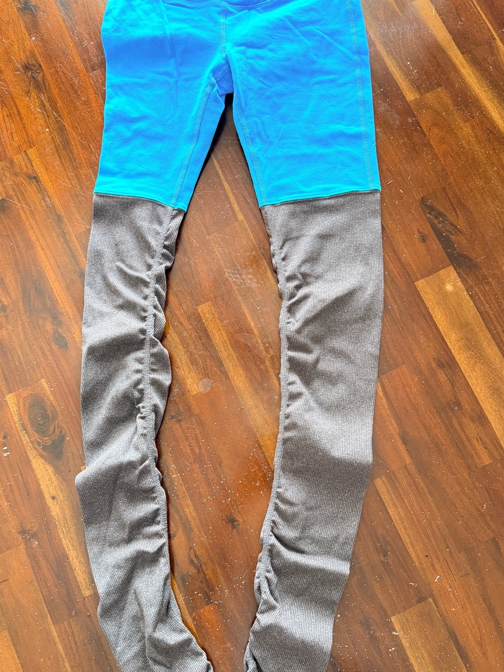 ALO Yoga Two-Tone Teal and Gray Leggings